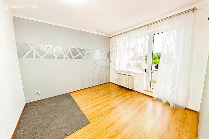 Pronájem bytu 2+1 55 m² Krátká, Milovice - Boží Dar