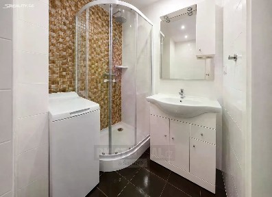 Pronájem bytu 1+kk 29 m² Daškova, Praha - Modřany
