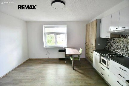 Pronájem bytu 1+kk 21 m² Jiřího Purkyně, Hradec Králové - Pražské Předměstí