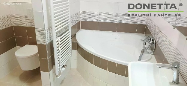 Pronájem bytu 2+kk 50 m² K Meteoru, Hradec Králové - Svobodné Dvory