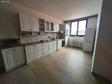 Pronájem bytu 4+1 120 m² Jarolímkovo náměstí, Zlín - Malenovice