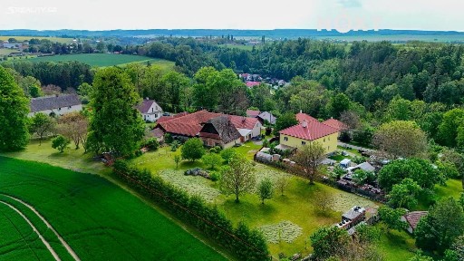 Prodej rodinného domu 989 m², pozemek 4128 m² Sebranice