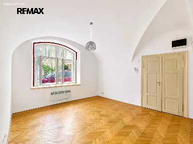 Pronájem kanceláře 62 m² Karmelitská, Praha - Malá Strana