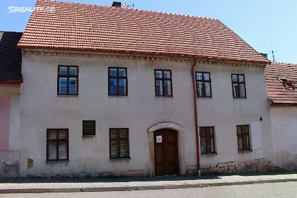 Husova, Železnice