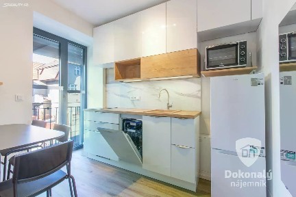 Pronájem bytu 1+kk 26 m² Na Topolce, Praha - Nusle