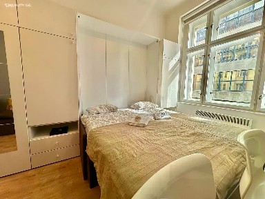 Pronájem bytu 1+kk 27 m² Heřmanova, Praha - Holešovice