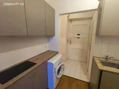 Pronájem bytu 1+kk 23 m² Ambrožova, Praha - Žižkov