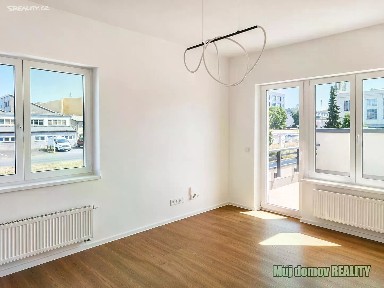 Pronájem bytu 2+kk 48 m² Arnošta Staňka, Praha - Hostivař