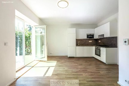 Pronájem bytu 3+kk 63 m² U dvou srpů, Praha - Smíchov