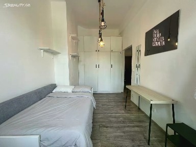 Pronájem bytu 1+kk 20 m² Jičínská, Praha