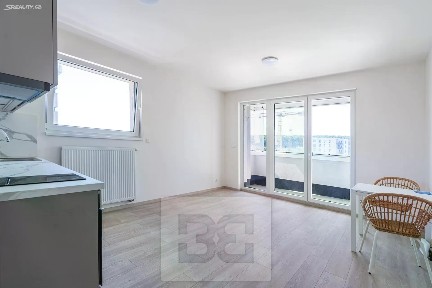 Pronájem bytu 1+kk 32 m² Poděbradská, Praha - Vysočany