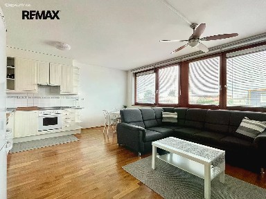 Pronájem bytu 2+kk 57 m² Ruská, Praha - Vršovice