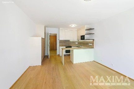 Pronájem bytu 1+kk 43 m² U Traktorky, Praha