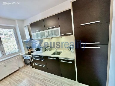 Pronájem bytu 1+1 64 m² Spojovací, Praha - Žižkov