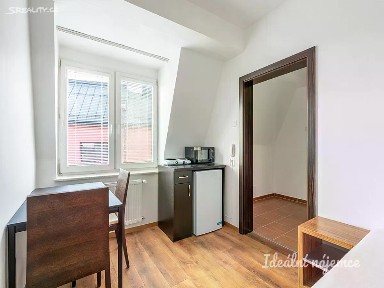 Pronájem bytu 1+kk 18 m² Suchdolské náměstí, Praha - Suchdol