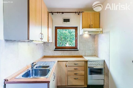 Pronájem bytu 1+kk 38 m² Staroújezdská, Praha - Újezd nad Lesy