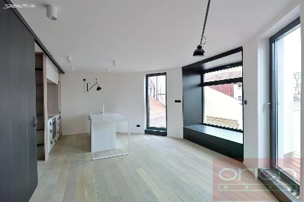 Pronájem bytu 2+kk 60 m² náměstí Jiřího z Poděbrad, Praha - Vinohrady