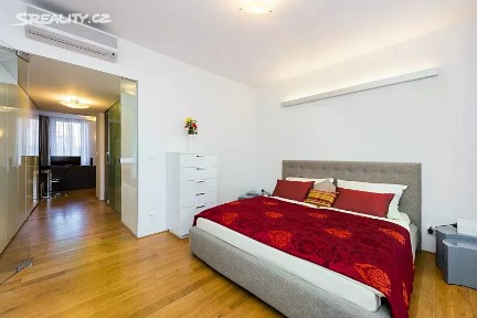 Pronájem bytu 2+kk 73 m² Křižíkova, Praha - Karlín