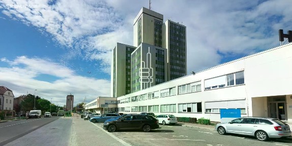 Pronájem kanceláře 325 m²