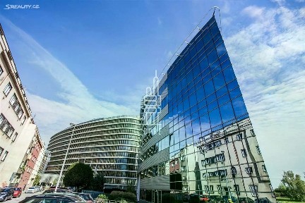 Pronájem kanceláře 883 m²