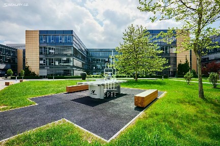 Pronájem kanceláře 1261 m²
