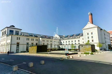 Pronájem kanceláře 350 m²
