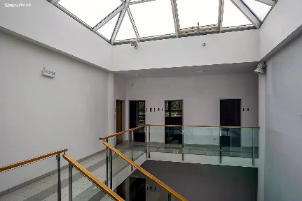 Pronájem kanceláře 1290 m²