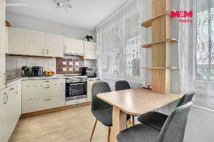 Prodej bytu 1+kk 35 m² nábřeží Závodu míru, Pardubice - Zelené Předměstí