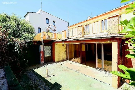 Prodej komerční nemovitosti 230 m²