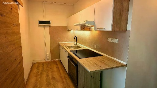 Pronájem bytu 2+1 34 m² Svobodova, Karlovy Vary - Stará Role