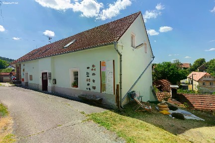 Prodej rodinného domu 377 m², pozemek 222 m² Skryje