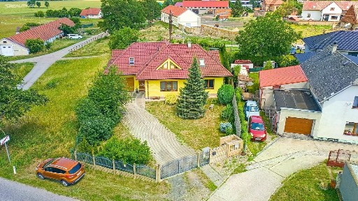 Prodej rodinného domu 209 m², pozemek 1132 m² Zlosyň