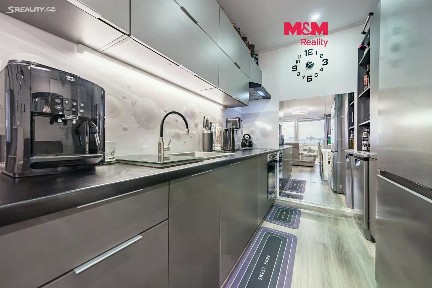 Prodej bytu 2+kk 45 m² Trávníčkova, Praha - Stodůlky