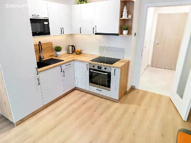Prodej bytu 1+kk 33 m² Sochorcova, Praha - Háje