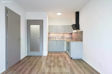 Pronájem bytu 2+kk 41 m² Arnošta Valenty, Praha - Černý Most