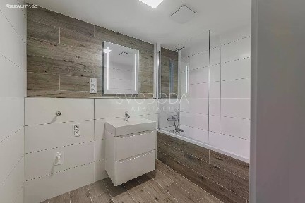 Pronájem bytu 4+kk 104 m² Pod Svahem, Hradec Králové - Třebeš