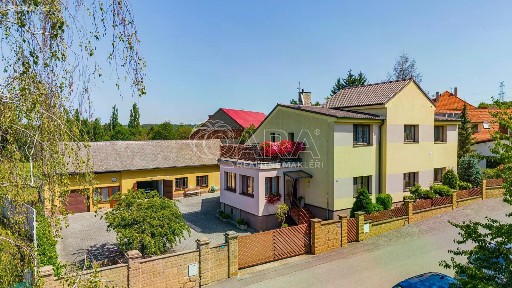 Prodej rodinného domu 320 m², pozemek 1701 m² Mořina