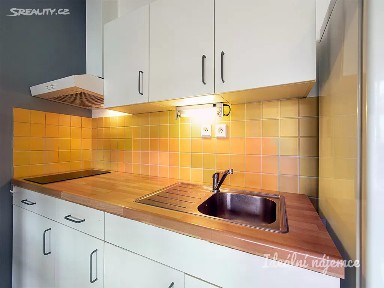 Pronájem bytu 1+kk 40 m² Na kopečku, Praha - Libeň