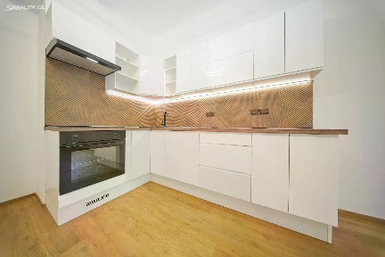 Pronájem bytu 2+kk 66 m² V Luhu, Praha - Nusle