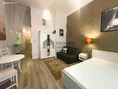 Pronájem bytu 1+kk 38 m² Preslova, Praha - Smíchov