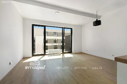Pronájem bytu 1+kk 35 m²