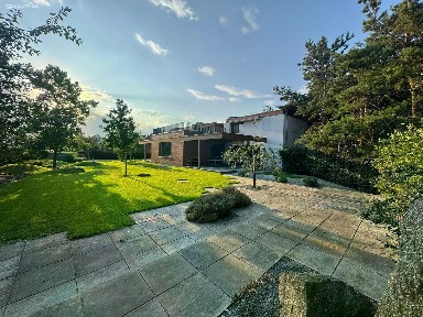Prodej rodinného domu 381 m², pozemek 1647 m² Valeč