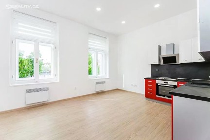 Pronájem bytu 1+kk 30 m² náměstí Svobody, Hradec Králové