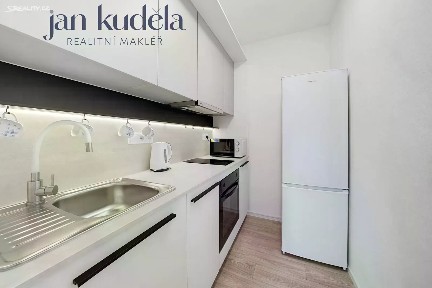 Pronájem bytu 2+kk 39 m² Bzenecká, Brno - Židenice