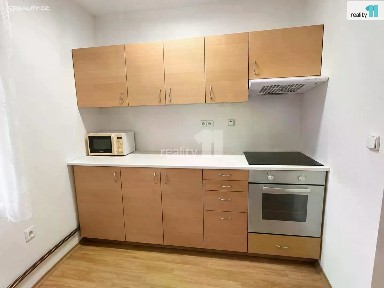 Pronájem bytu 1+kk 34 m² Dukelská třída, Brno - Husovice