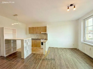 Pronájem bytu 1+kk 30 m² Topolová, Olomouc - Slavonín