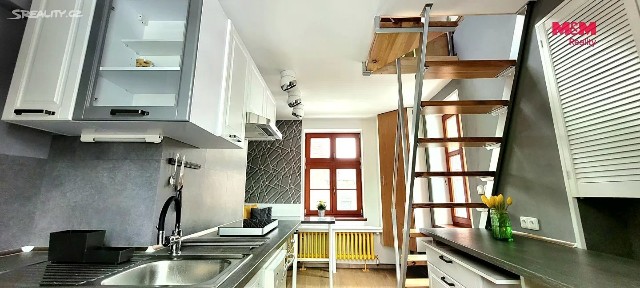 Pronájem bytu 1+1 37 m²