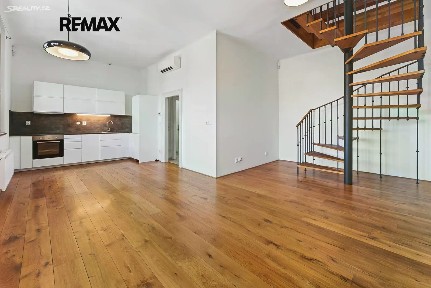 Pronájem bytu 2+kk 100 m² Masarykovo nábřeží, Praha - Nové Město