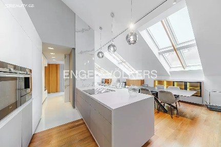 Pronájem bytu 4+kk 176 m²
