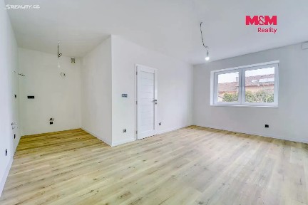 Pronájem bytu 2+kk 41 m² Tlučenská kolonie, Tlučná